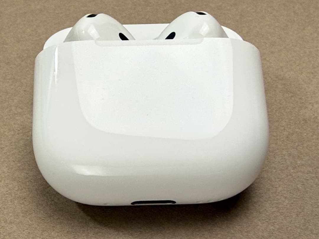 美品　AirPods 4 ANC