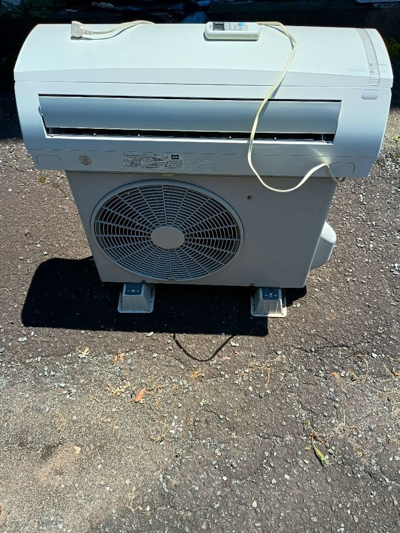 戸田市引き取り限定CSH-N2219R エアコン本体 2019年製