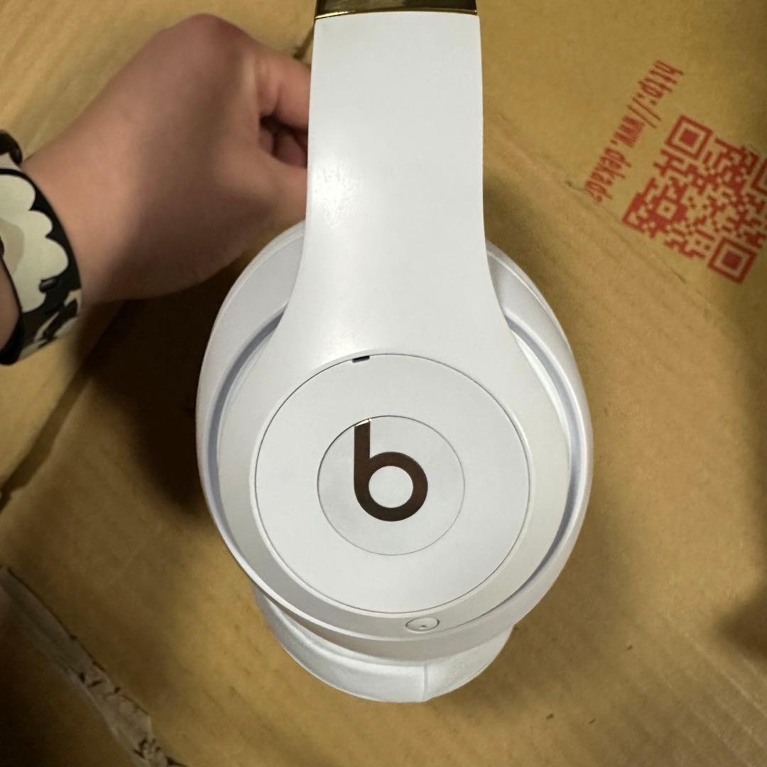 ヘッドホン BeatsStudio3 White
