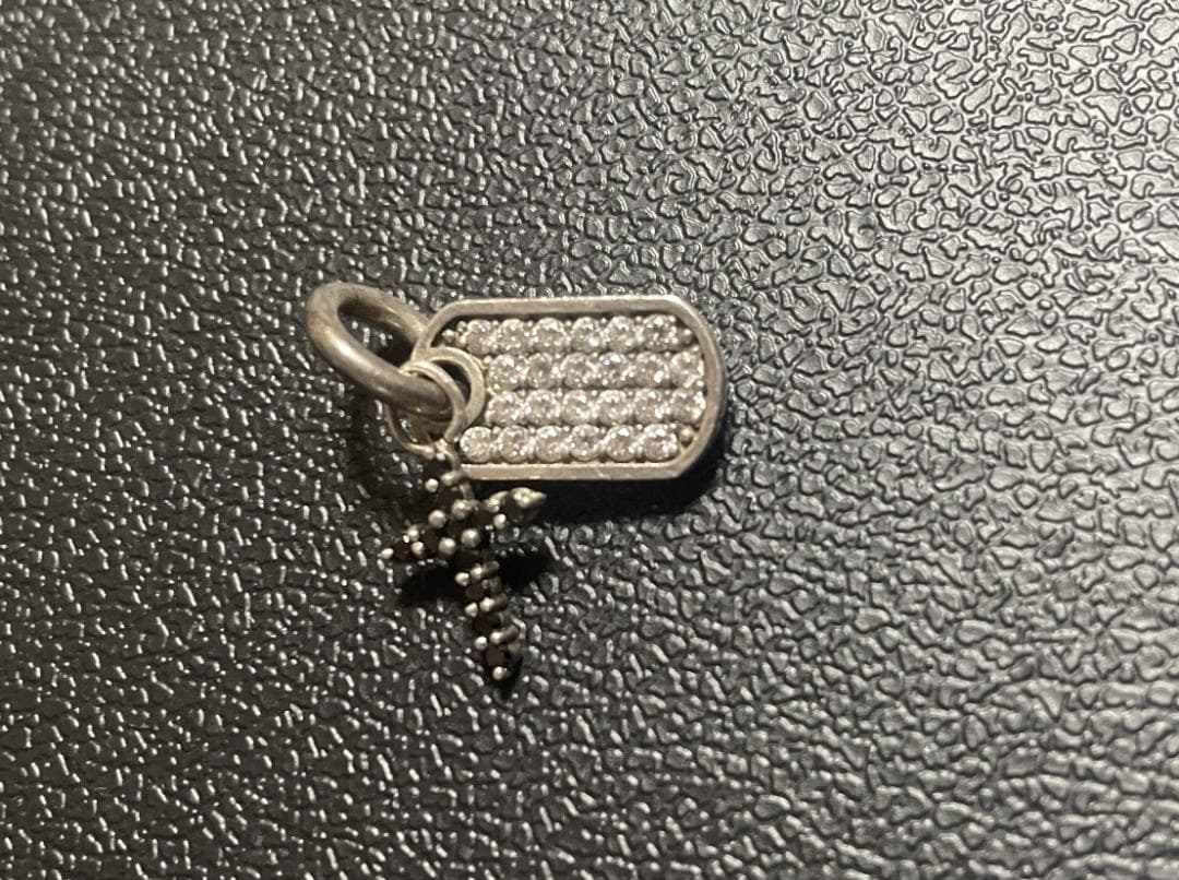 Justin Davis S.O.S スワロフスキー ドッグタグ ペンダント