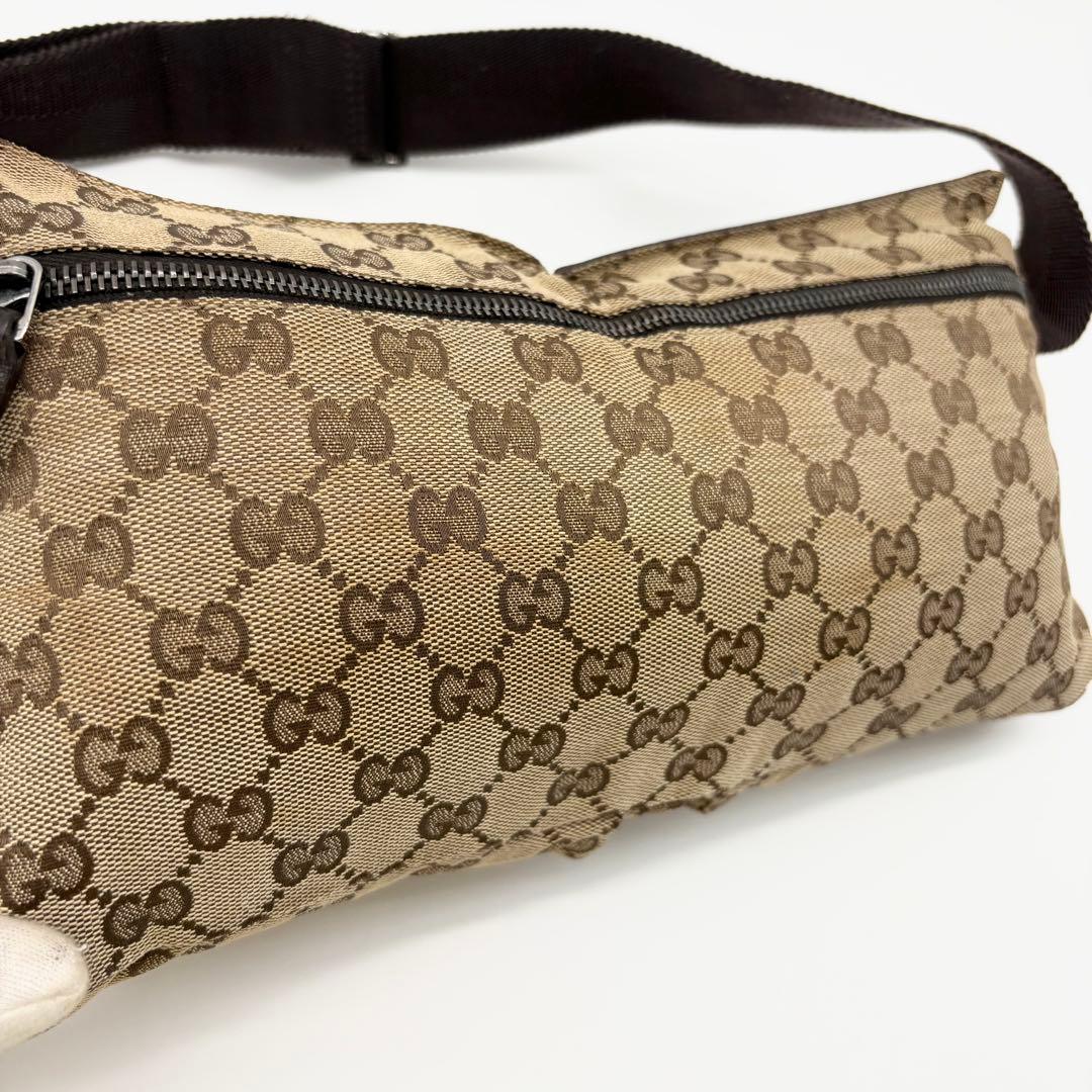 GUCCI　ウエストポーチ　GG柄　キャンバス　斜め掛け　クロスボディ　シルバー