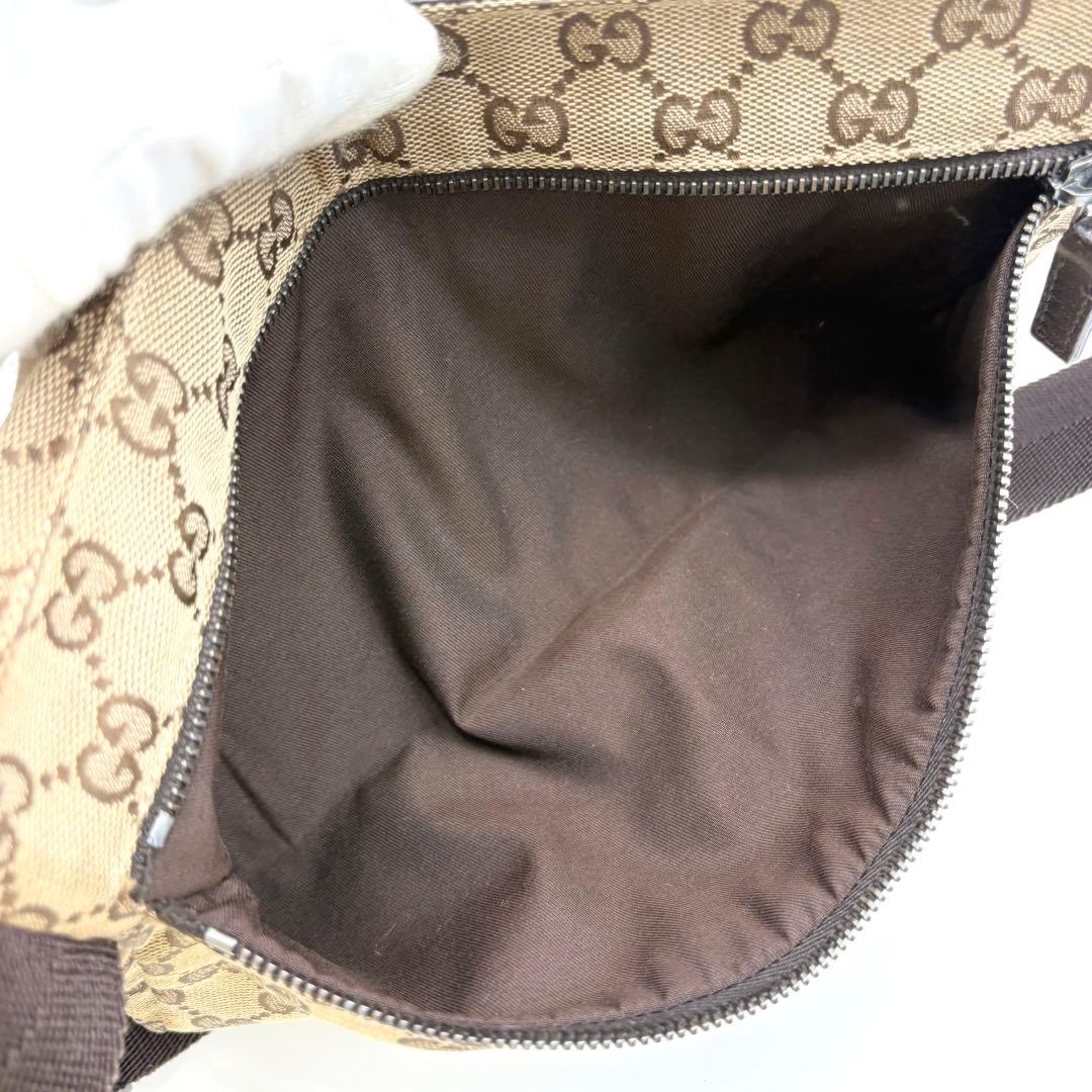 GUCCI　ウエストポーチ　GG柄　キャンバス　斜め掛け　クロスボディ　シルバー