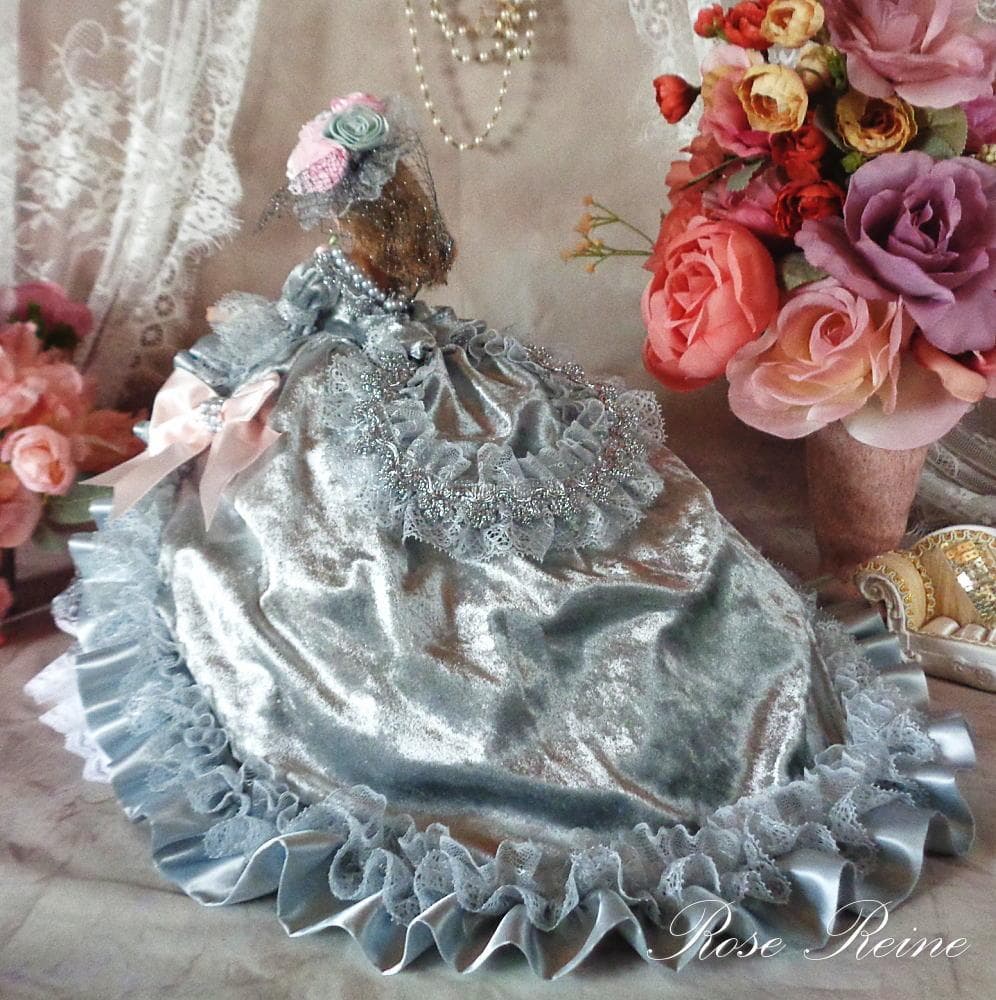 ★初売りセール エリザベス王妃 シルバーグレーのエレガントオーバートレーンドレス