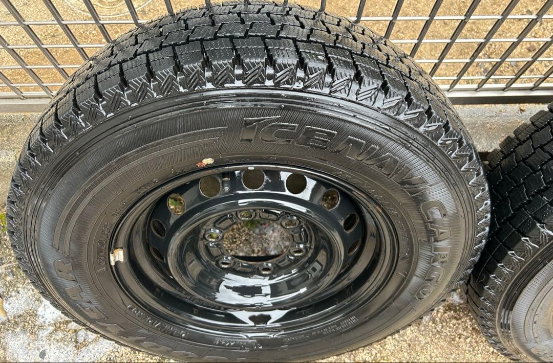 【送料込】スタッドレス ハイエース用 状態良好15インチ ホイール付4本セット！