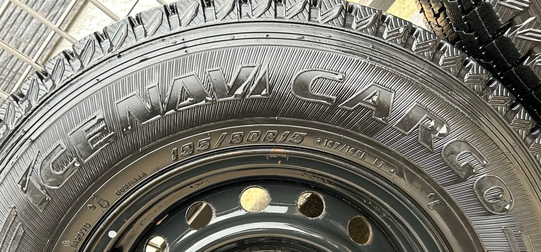 【送料込】スタッドレス ハイエース用 状態良好15インチ ホイール付4本セット！