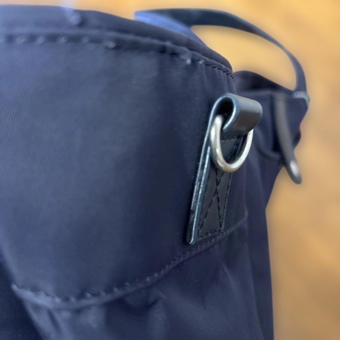 familiarネイビーナイロン2wayショルダーバッグ 赤いリンゴチャーム付き