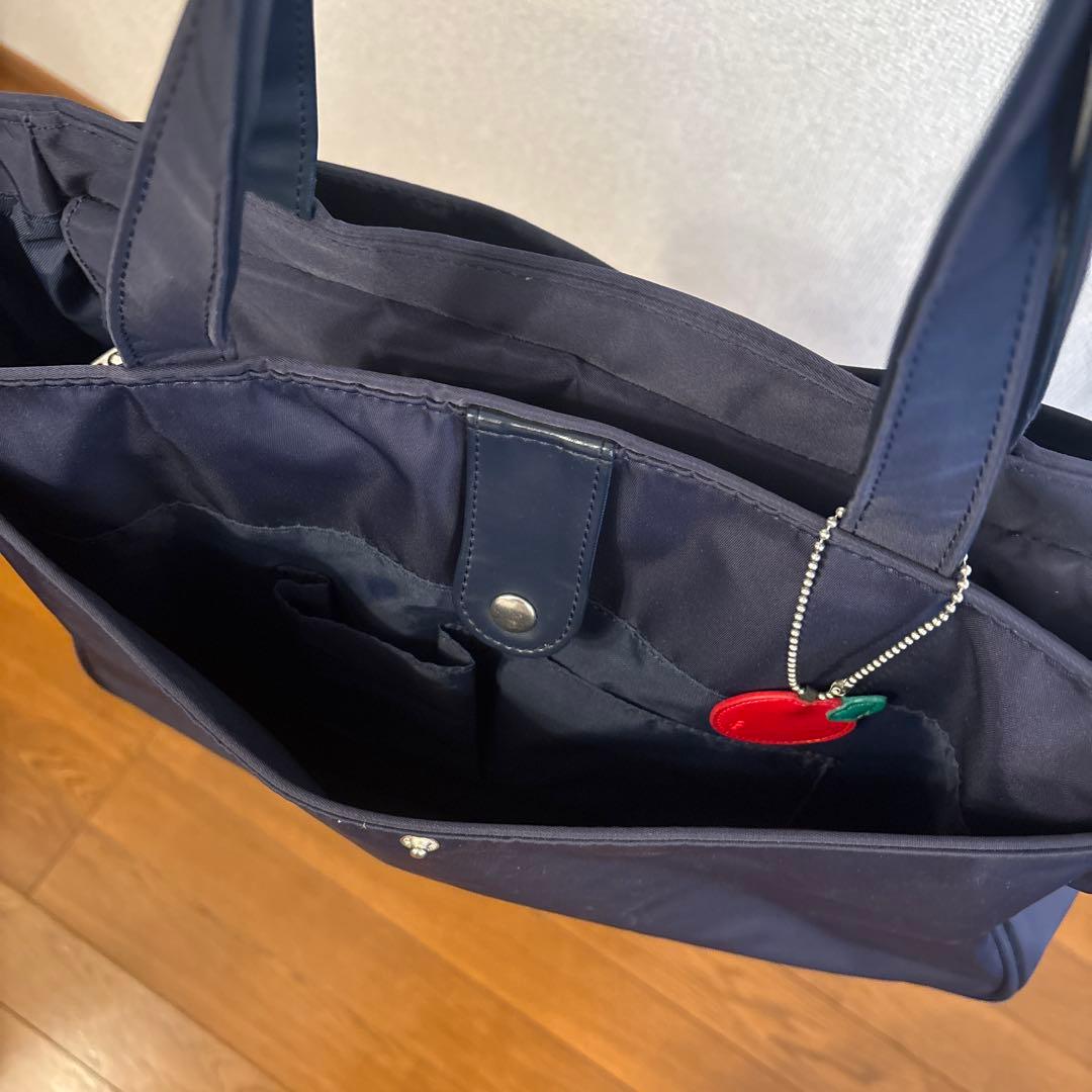 familiarネイビーナイロン2wayショルダーバッグ 赤いリンゴチャーム付き