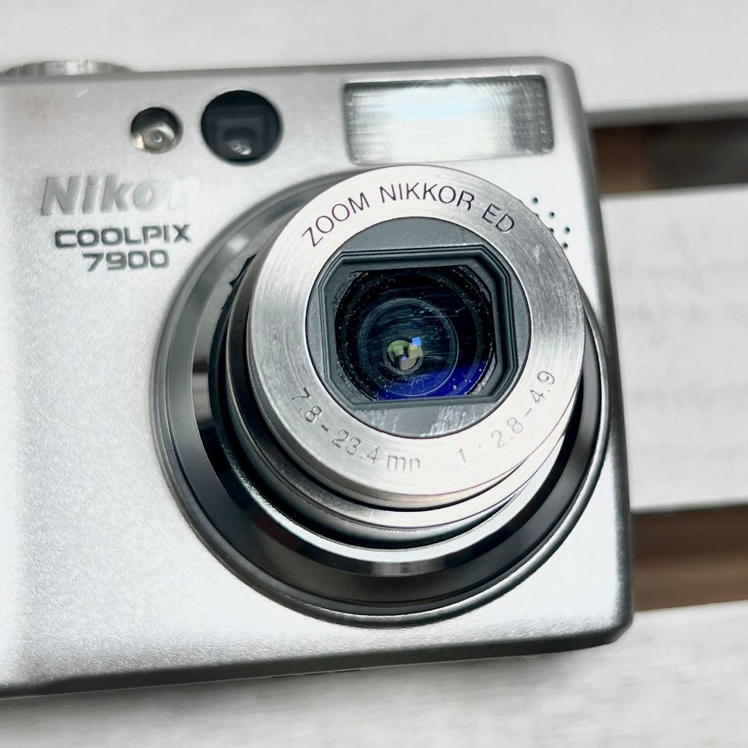 Nikon ニコン COOLPIX 7900 シルバー　デジカメ