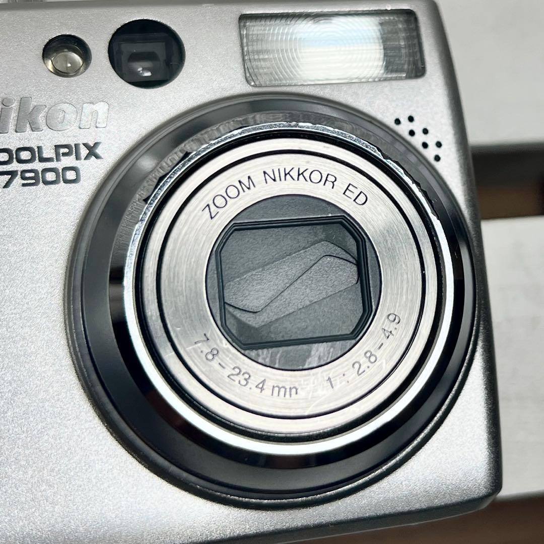 Nikon ニコン COOLPIX 7900 シルバー　デジカメ