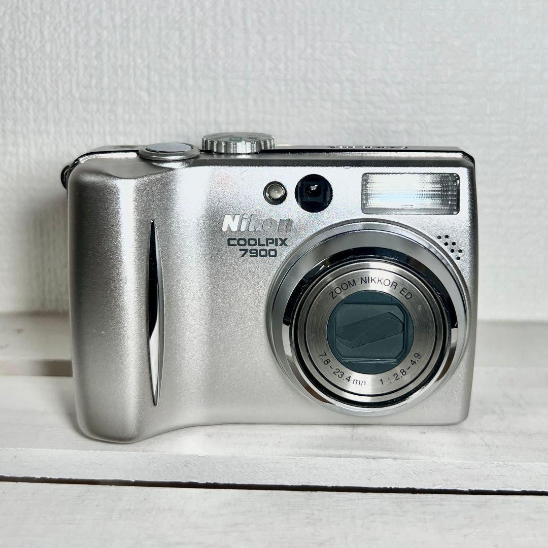 Nikon ニコン COOLPIX 7900 シルバー　デジカメ