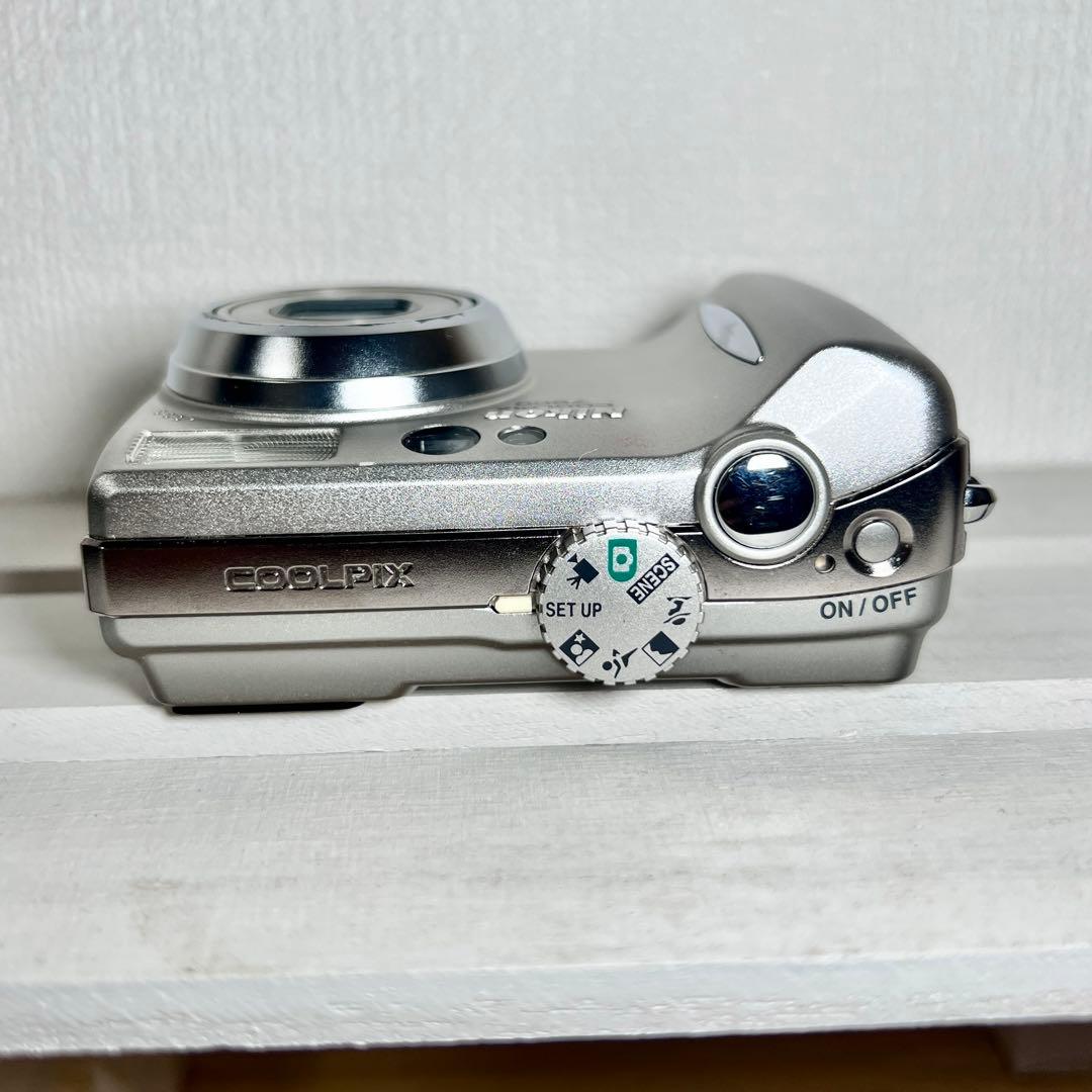 Nikon ニコン COOLPIX 7900 シルバー　デジカメ