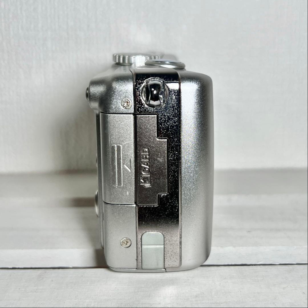 Nikon ニコン COOLPIX 7900 シルバー　デジカメ