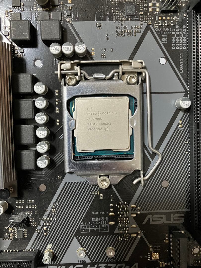 CPU CORE i7 9700k ASUS H370-A mem 8GB