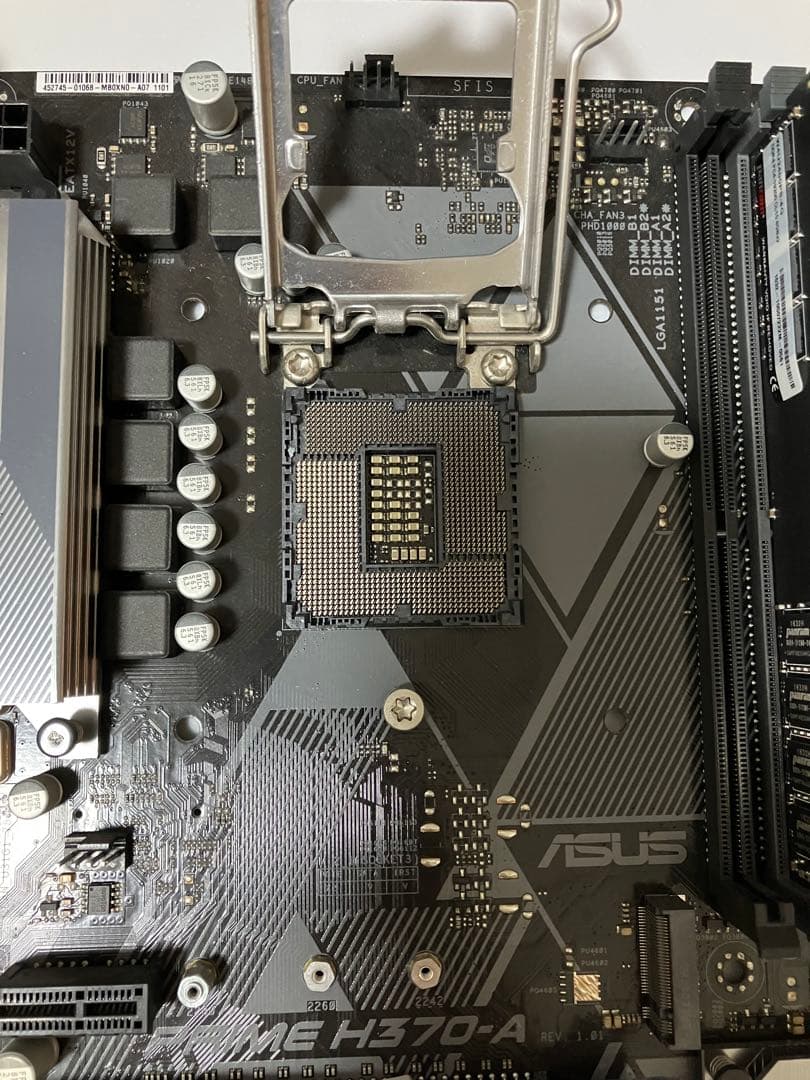 CPU CORE i7 9700k ASUS H370-A mem 8GB