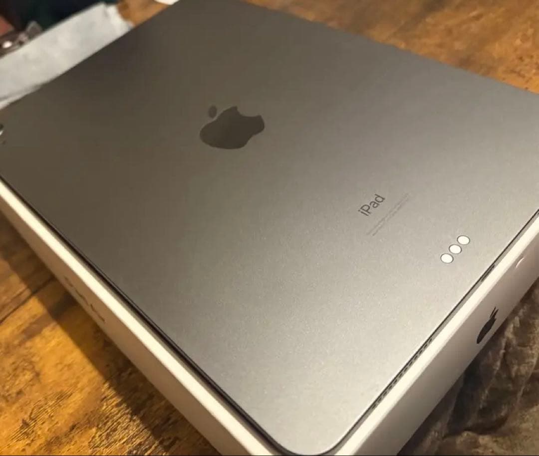 美品　Apple iPad Air 4世代　スペースグレー 64GB