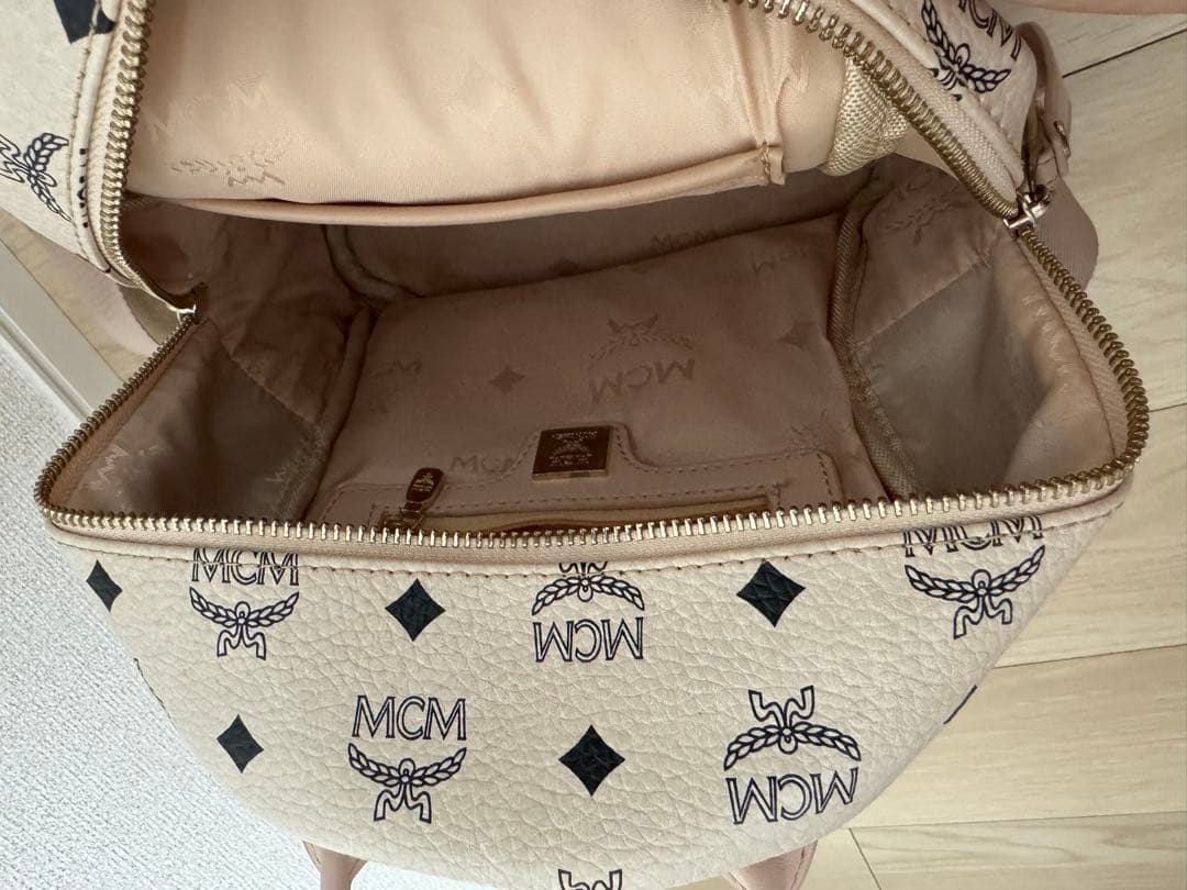 MCM ロゴプリント リュック ベージュ