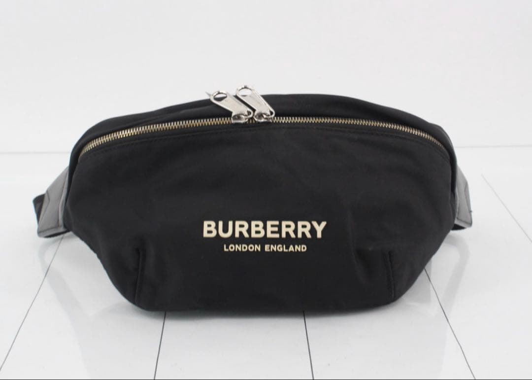 BURBERRY ブラック ボディバッグ