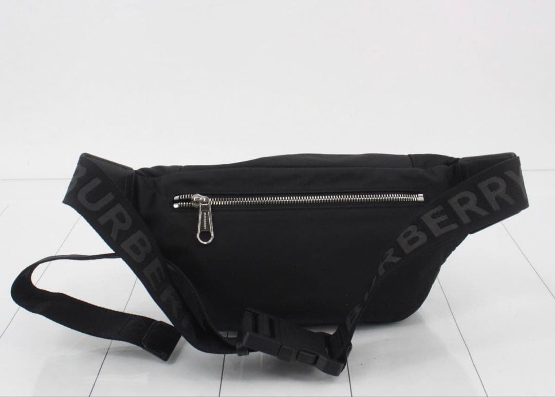 BURBERRY ブラック ボディバッグ