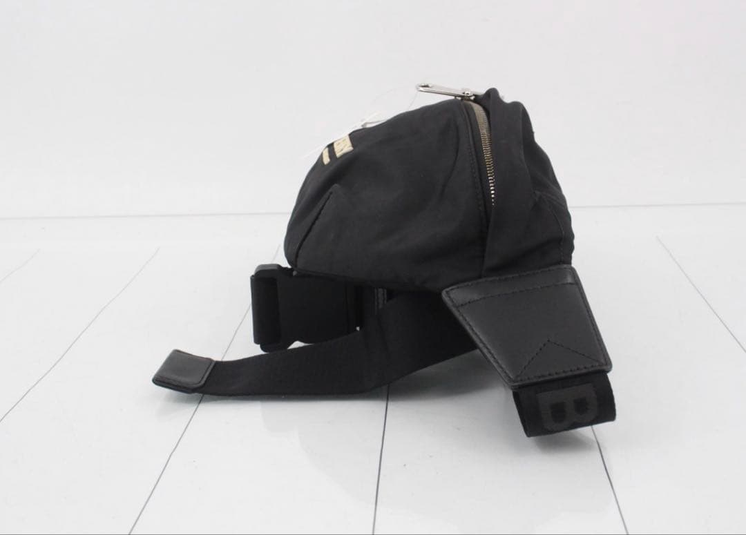 BURBERRY ブラック ボディバッグ