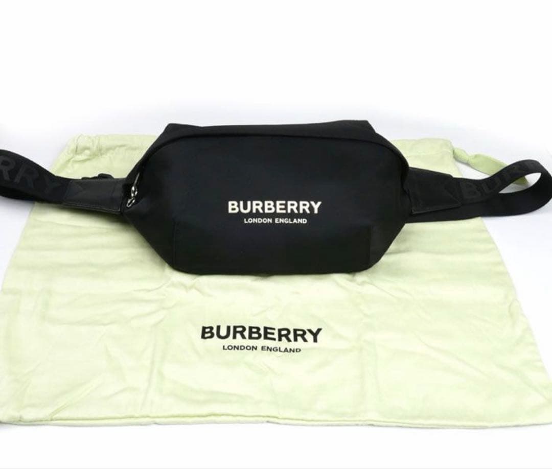 BURBERRY ブラック ボディバッグ
