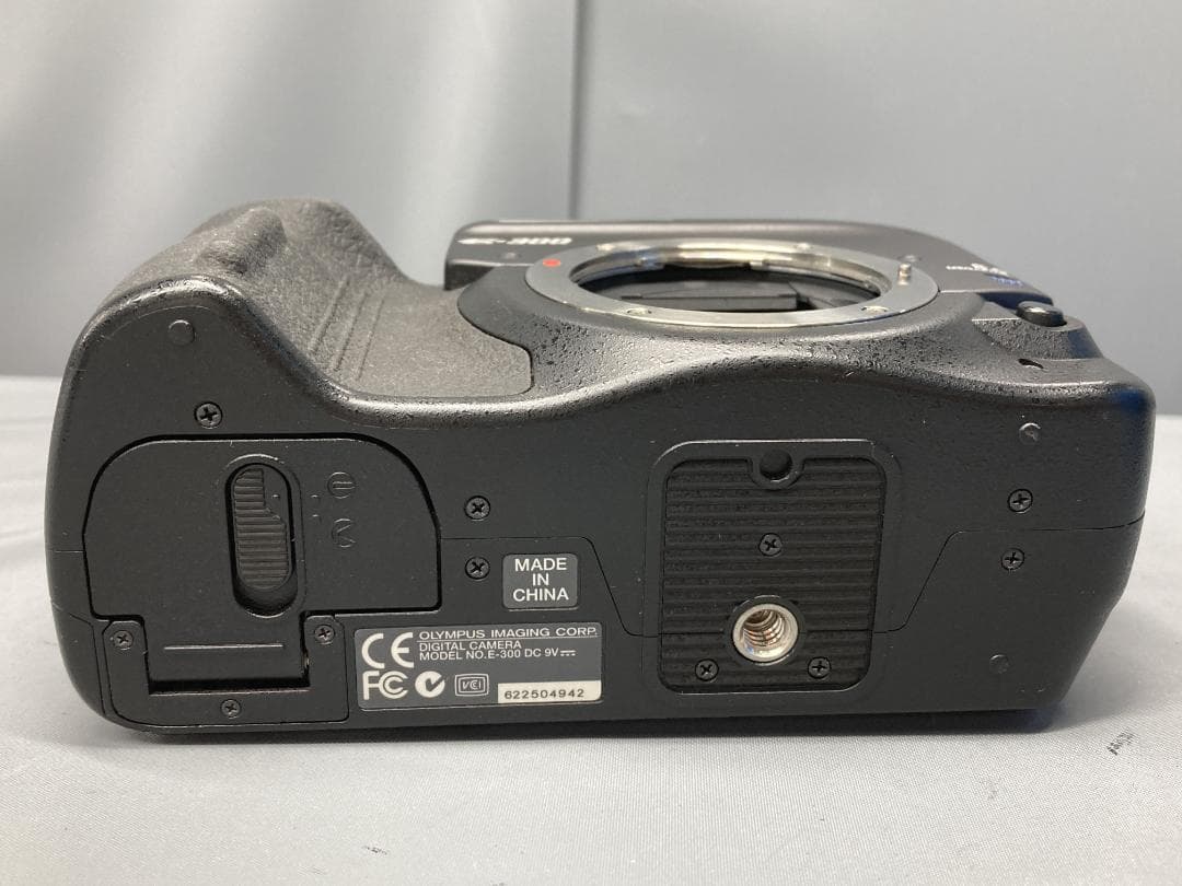 Olympus E-300 デジタル一眼レフカメラ CFは付属してません動作確認