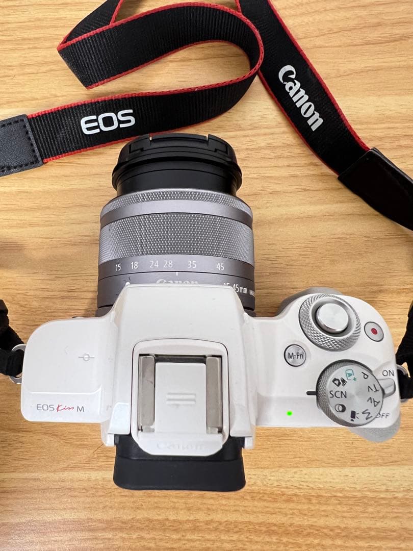Canon EOS Kiss M ホワイト 15-45mmレンズ付きミニチュア付