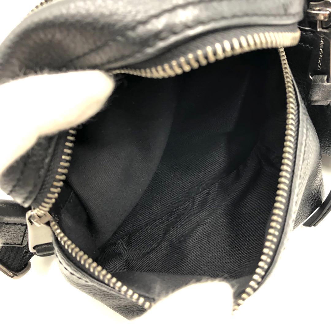 極美品 D&G ドルガバ ボディバッグ ロゴ プレート オールレザー ブラック