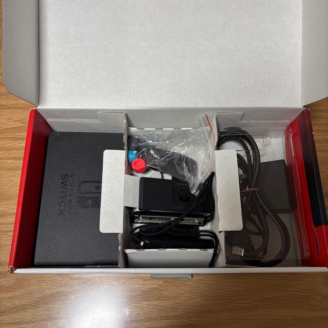 【バッテリー強化版】Nintendo Switch本体 （収納ケース付き）