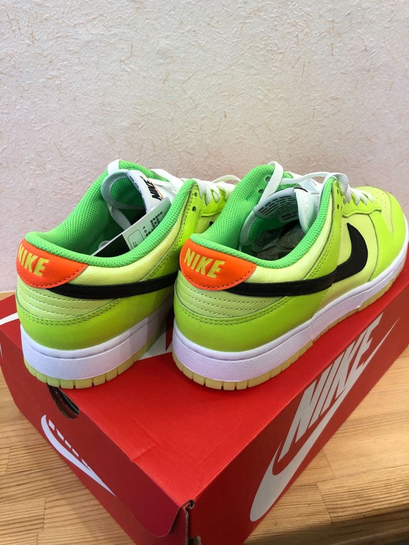 ナイキ ダンク ロー SE ボルト