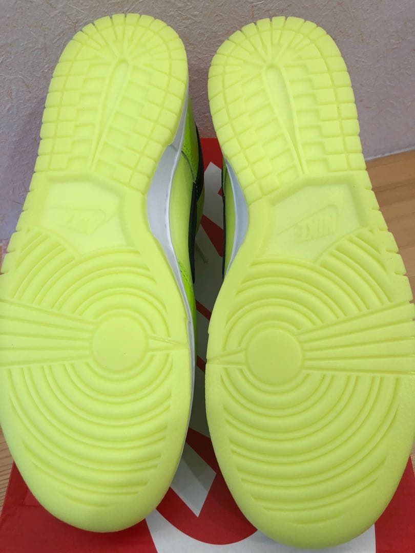 ナイキ ダンク ロー SE ボルト