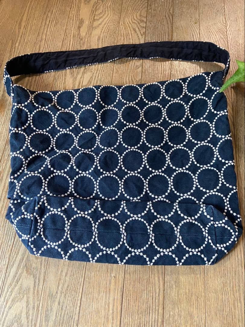 mina perhonen タンバリン　ボディバッグ大　定番　麻ネイビー