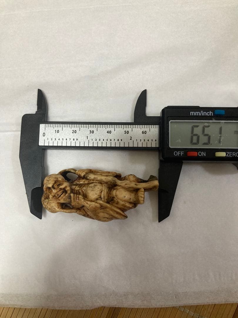 江戸期　提げ物 鹿角 蝦蟇仙人　古根付　高さ6.5cm