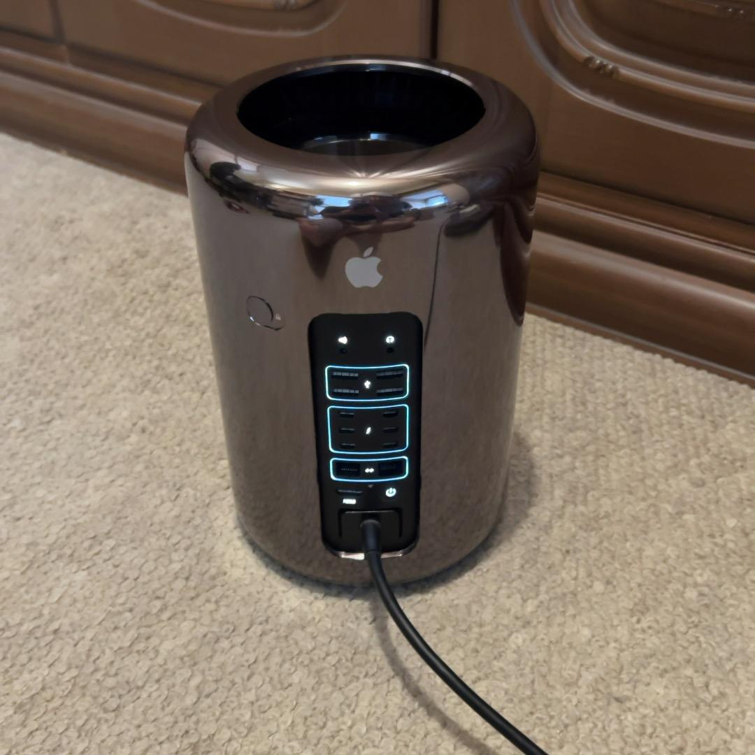 Macデスクトップ MacPro 2013 3.3GHz Xeon 64GB 512GB SSD