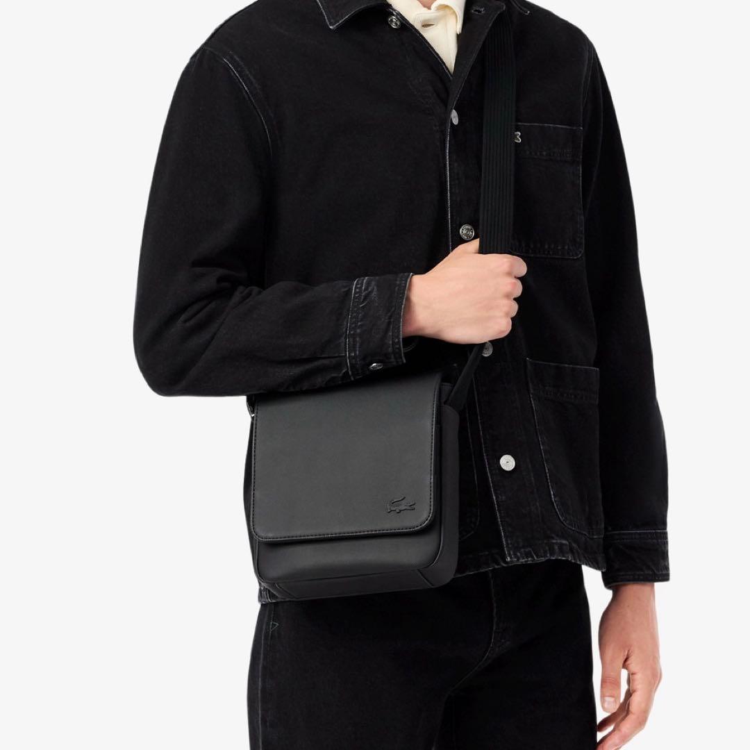 ラコステ　メンズクラシック　スリムフラップサッチェルバッグ