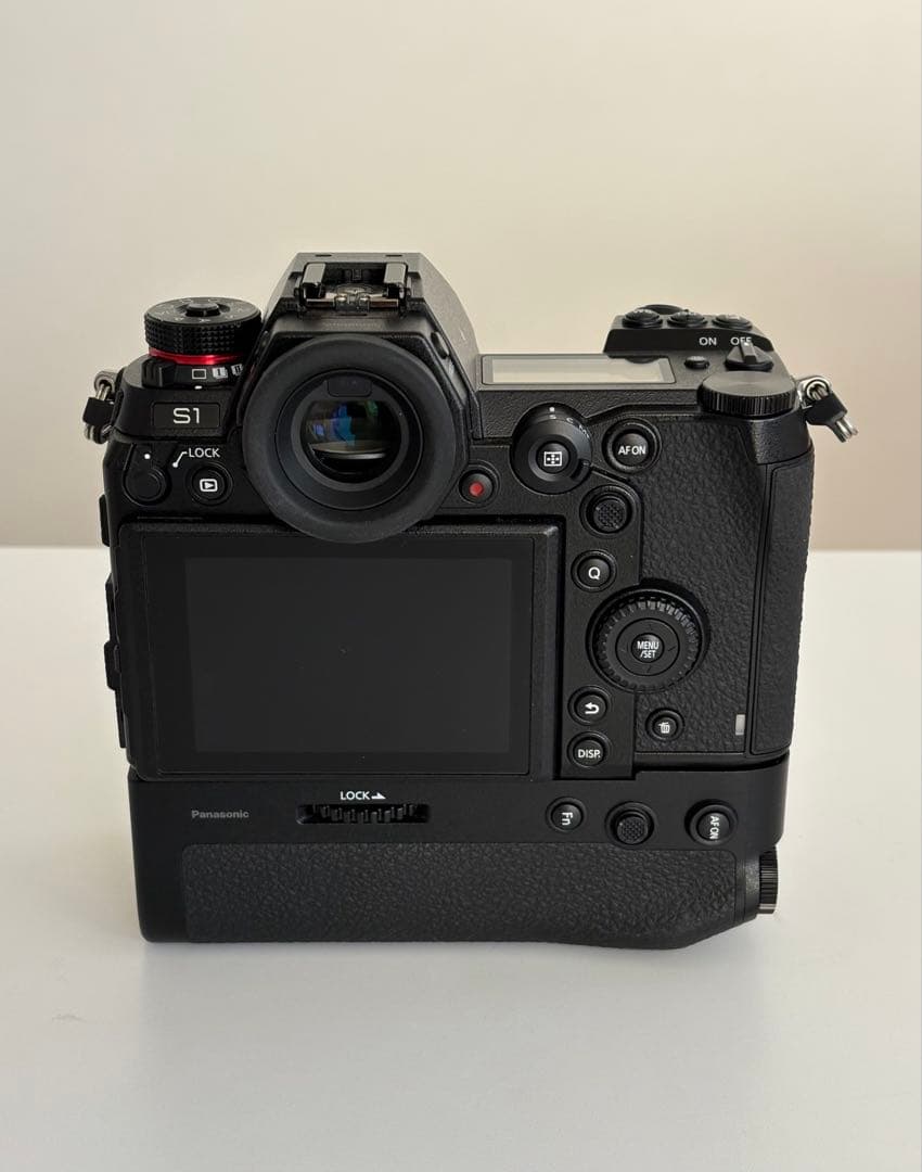 LUMIX S1 ミラーレス一眼カメラ バッテリーグリップ付き