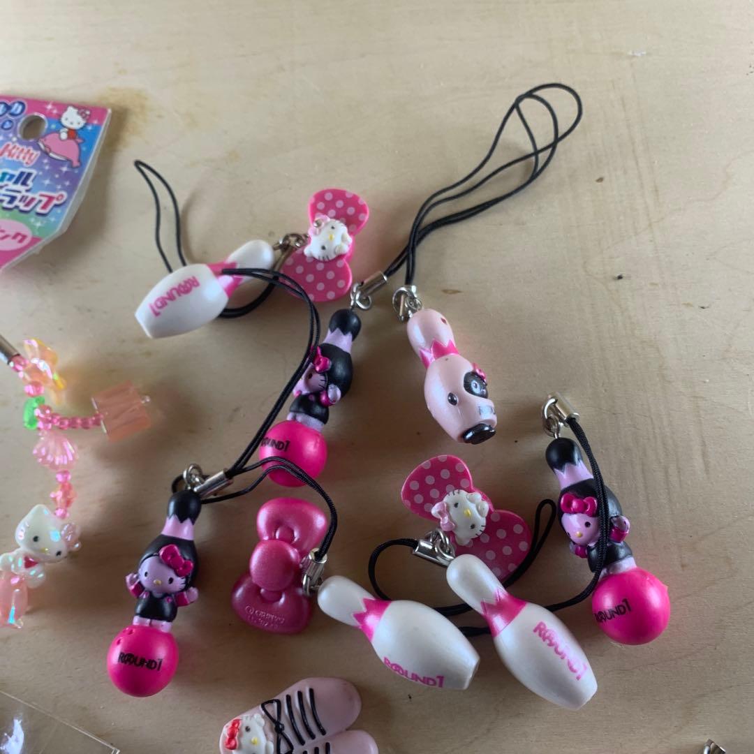 ハローキティ 根付け　ご当地　ラウンドワン　イニシャルストラップ