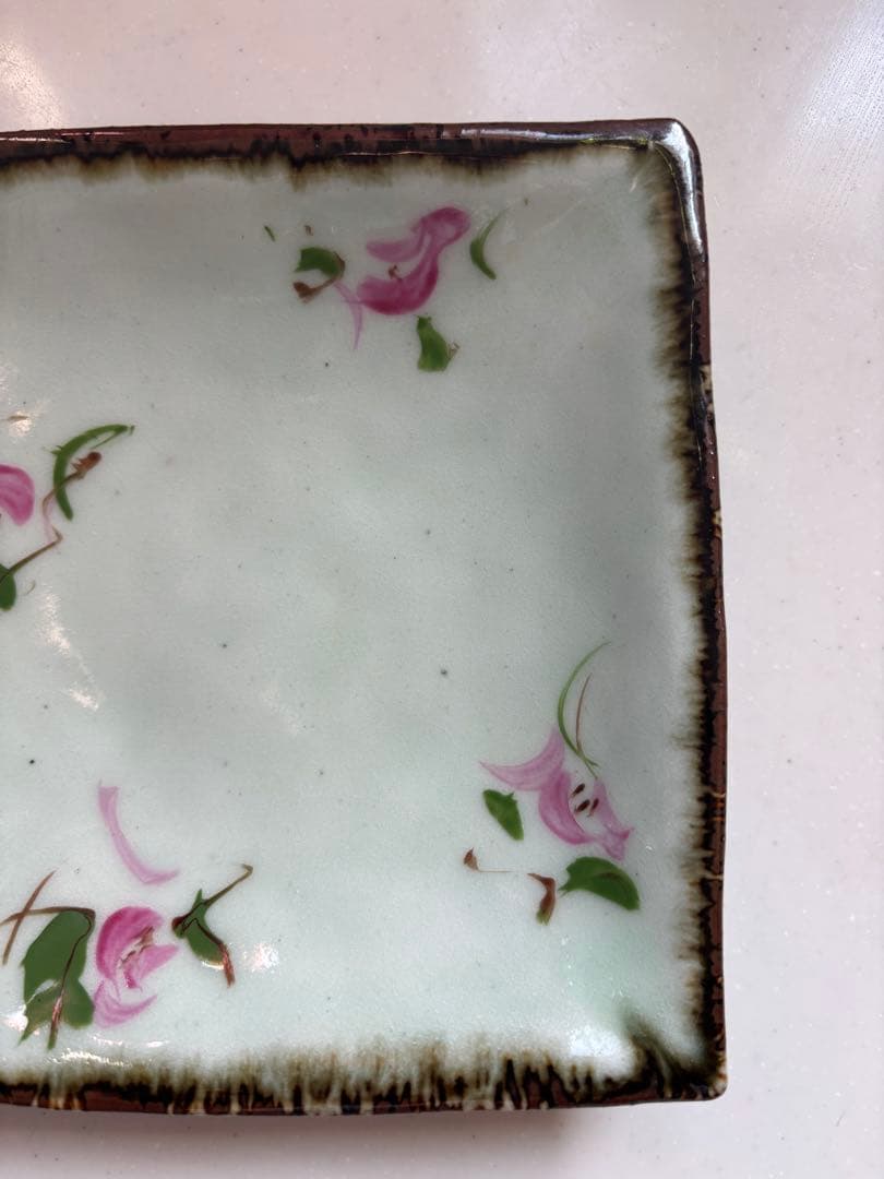 希少　波佐見焼　斉山窯　ピンク色花柄装飾 四角皿