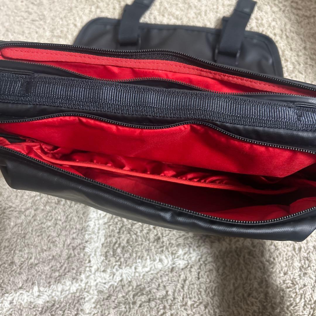 topologie ショルダーバッグ ブラック/レッド
