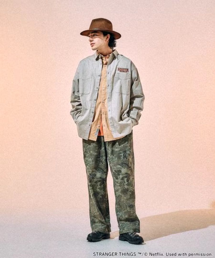 【STRANGER THINGS】ニコアンド コラボ グラフィックシャツ