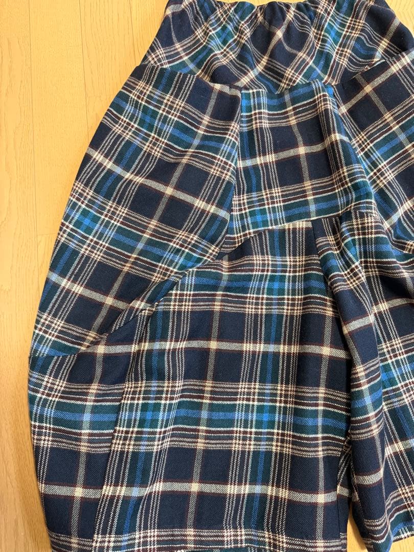 美品クレッシェントデュオ　ネイビー チェック柄 ガウチョパンツ