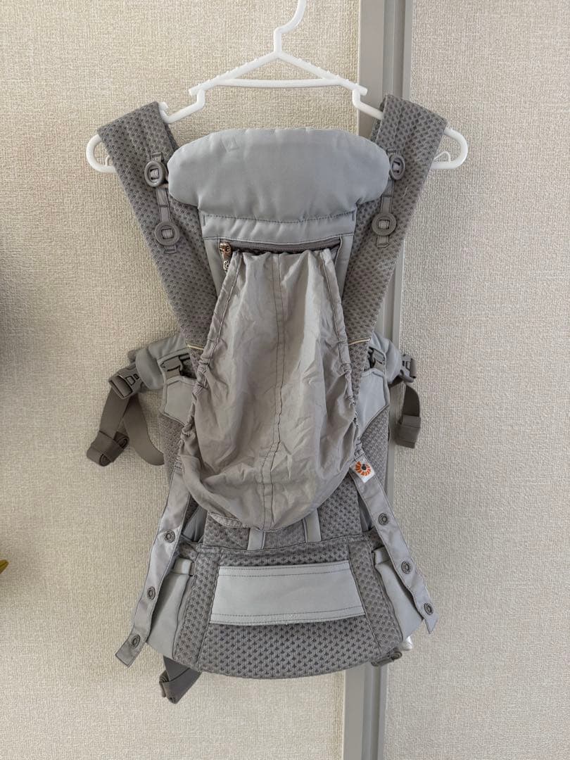 限定価格 エルゴベビー　オムニブリーズ　グレー　抱っこ紐　収納ポーチ付き