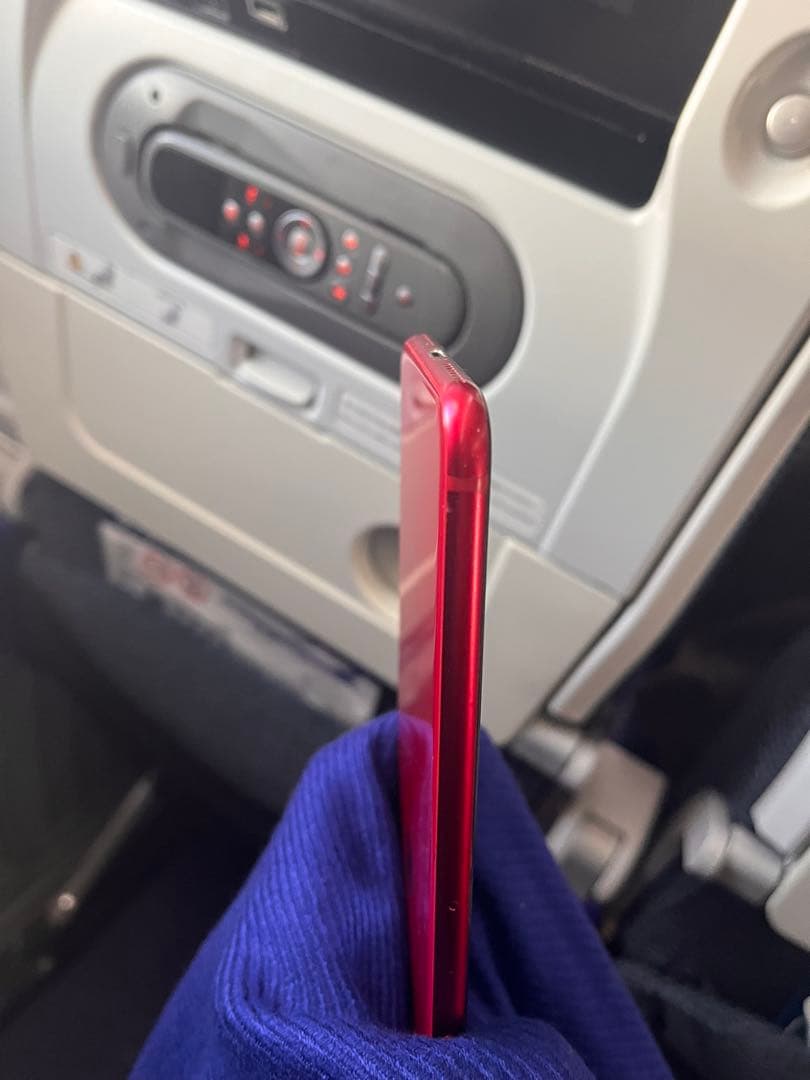 Apple iPhone 8 Plus (赤) 本体