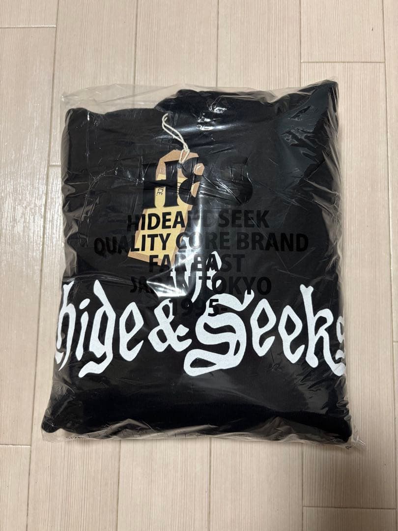 hide&seek×toru nishiura プルオーバースウェットフーディー