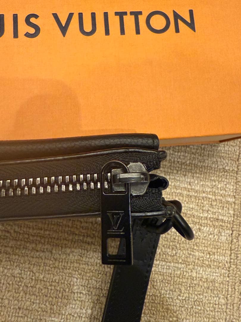 LOUIS VUITTON アエログラム ドラゴンヌ ジッピーウォレット