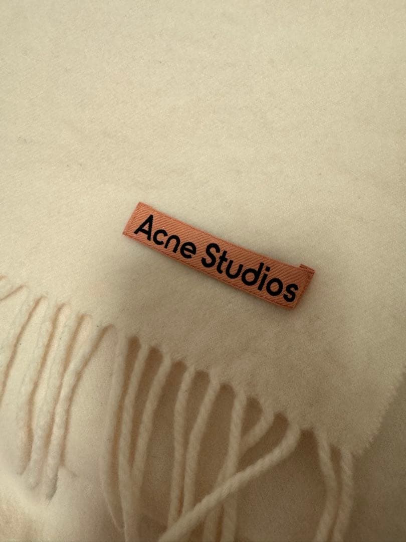 Acne Studios クリーム色 マフラー