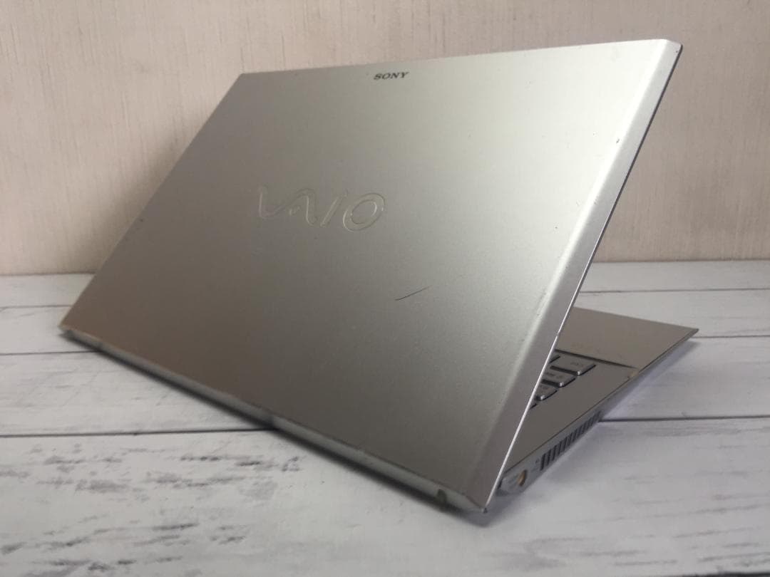 SONY SVP112 11.6型フルHD 重量:870g/薄さ:13.2mm