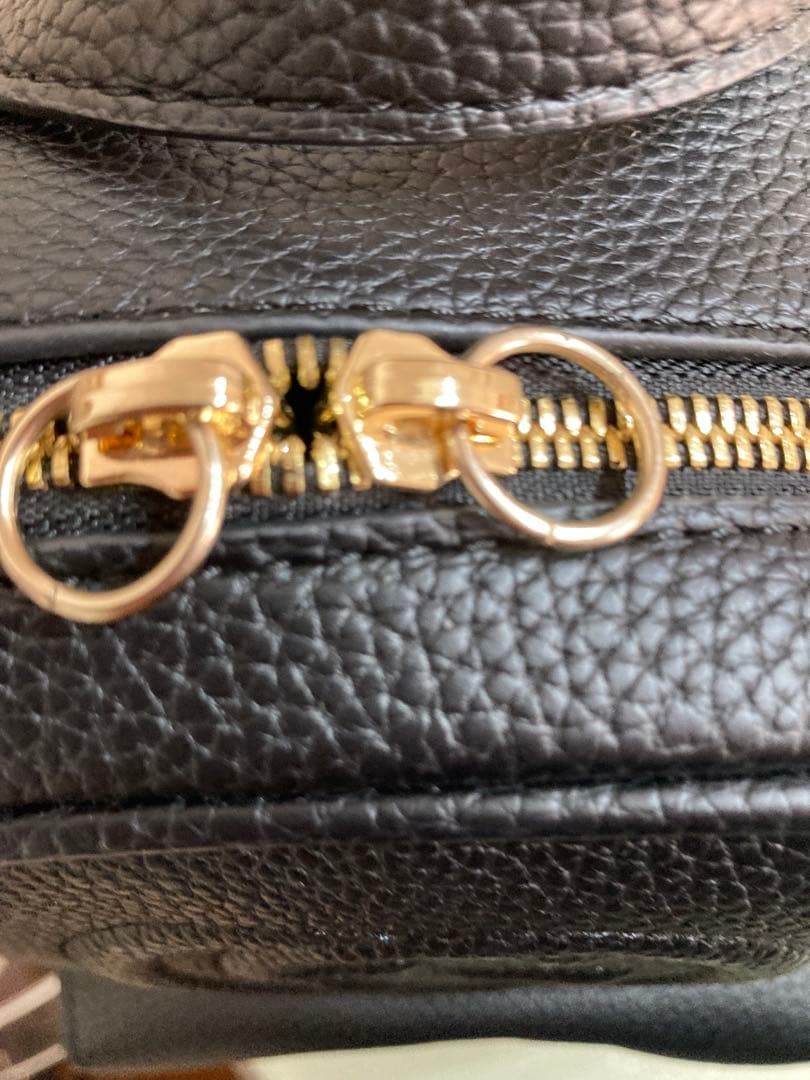 出*う様 Gucci ブラックレザー リュック