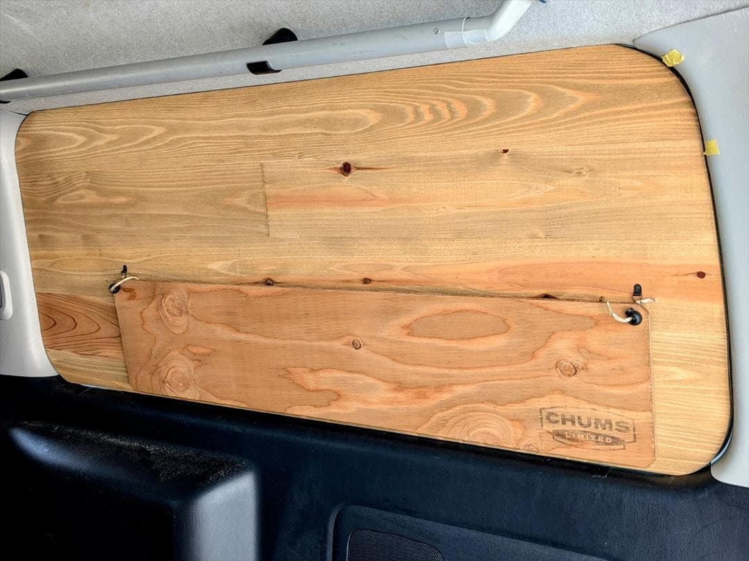 ハイエース　木目がきれい！　ウインドウパネル　目隠し　車中泊　バンライフ　両側