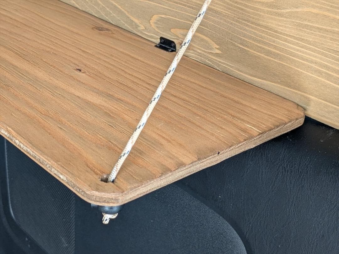 ハイエース　木目がきれい！　ウインドウパネル　目隠し　車中泊　バンライフ　両側