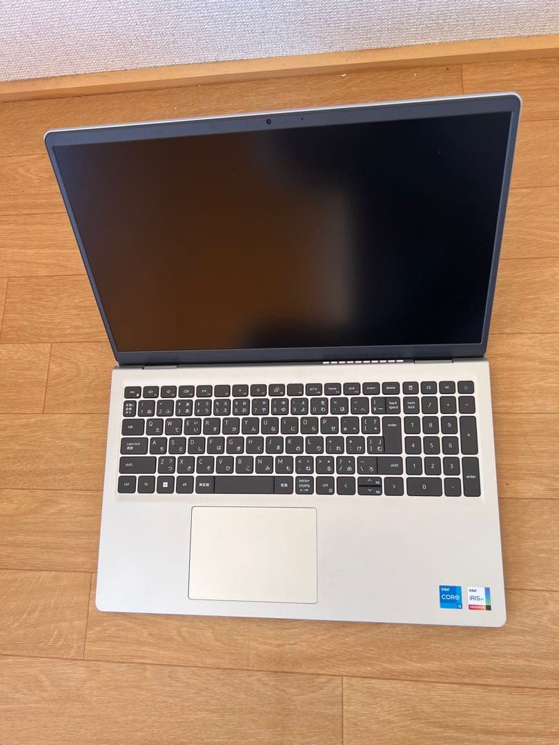 DELL Inspiron 15 3520 シルバー
